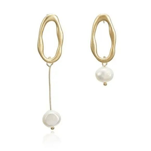 2/$21 Two Size Stylish Pearl Earrings - Picture 3 of 6